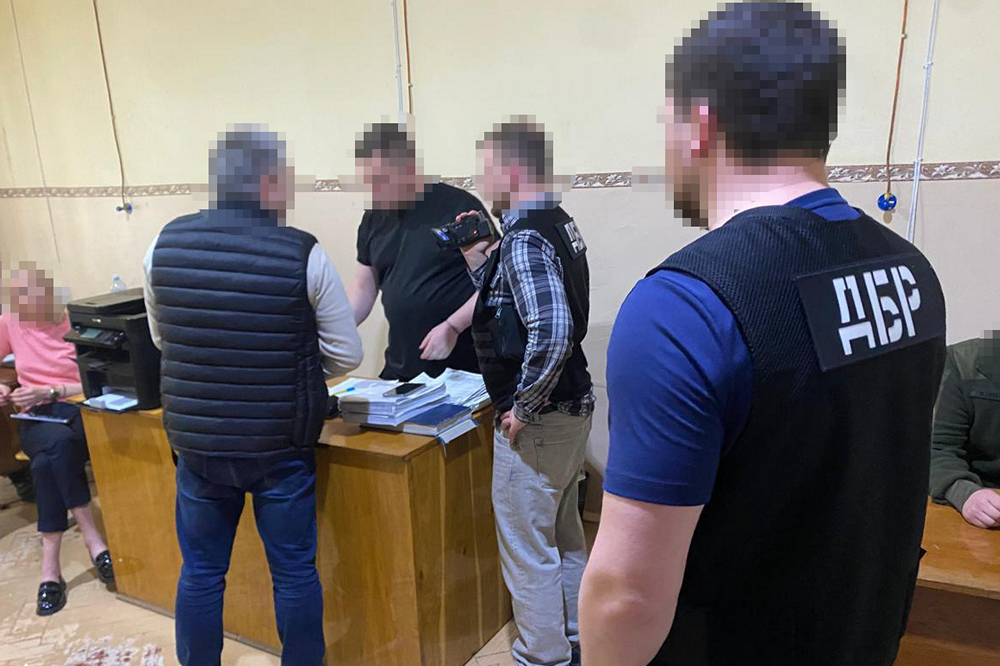 Продавали довідки про непридатність до служби – викрито схему на Буковині 1 Продавали довідки про непридатність до служби