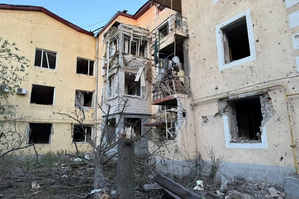 Окупанти вдарили по багатоповерхівкам у Дружківці: поранили 7 людей, у тому числі дитину (фото)