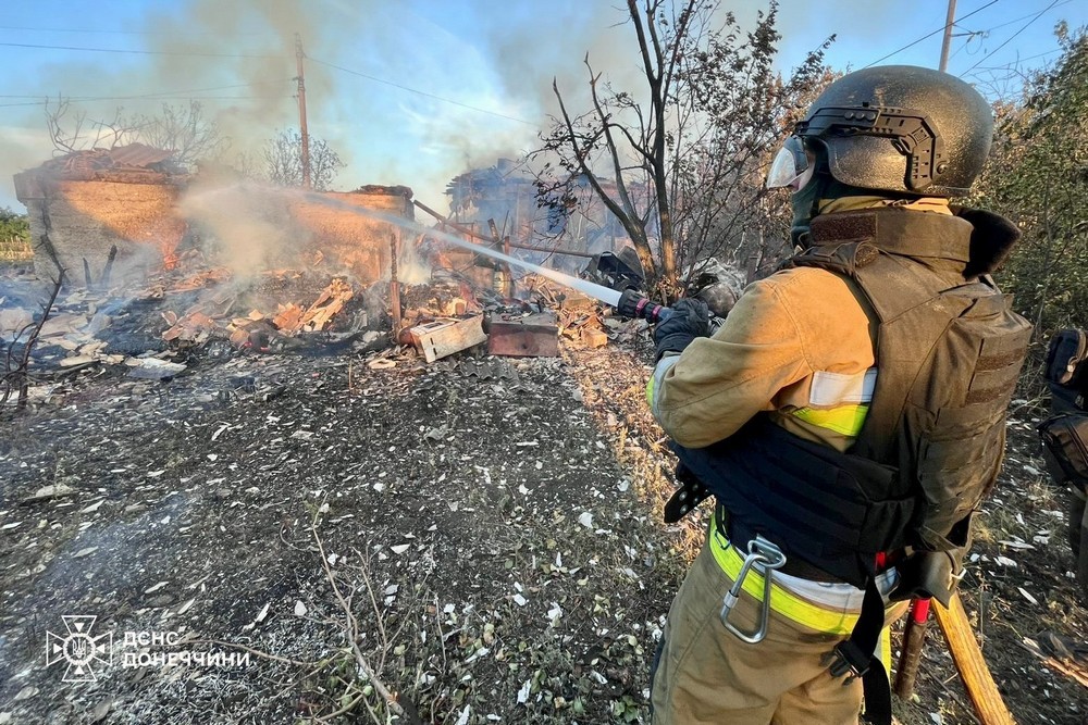 Окупанти вдарили по багатоповерхівкам у Дружківці: поранили 7 людей, у тому числі дитину (фото)