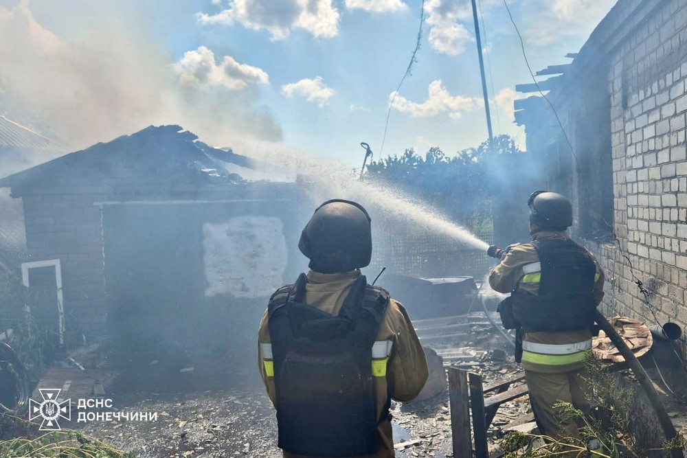 Окупанти вдарили по багатоповерхівкам у Дружківці: поранили 7 людей, у тому числі дитину (фото)