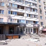 Ворог вдарив по Запоріжжю і області: кількість поранених зростає, серед постраждалих комунальник (фото, відео)