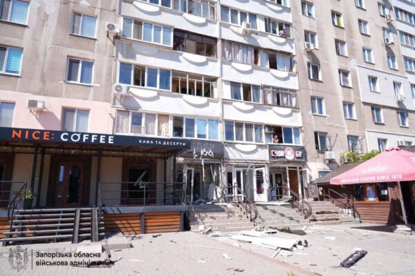 Ворог вдарив по Запоріжжю і області: кількість поранених зростає, серед постраждалих комунальник (фото, відео)