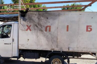 Ворог вдарив по хлібовозці, є жертва і багато поранених, серед них поліцейський: терор на Нікопольщині не вщухає