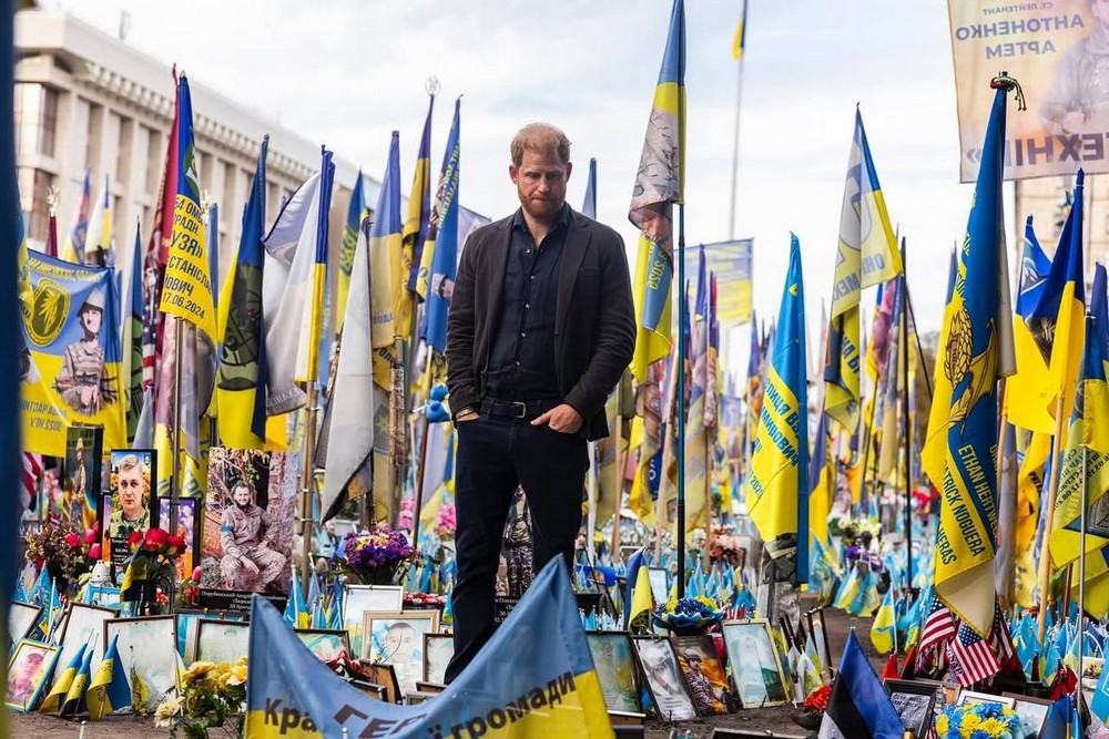 «Ми не можемо зупинити війну, але можемо допомогти у відновленні»: принц Гарі розповів про свій візит до України 1 «Ми не можемо зупинити війну, але можемо допомогти у відновленні»: принц Гарі розповів про свій візит до України