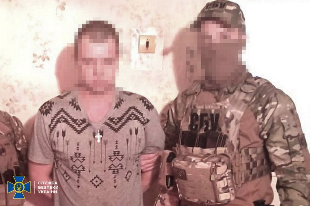 Співробітники продбази і пошти «зливали» ворогу дані про систему оборони на Дніпропетровщині і Донеччині 1 Співробітники продбази і пошти «зливали» ворогу дані про систему оборони на Дніпропетровщині і Донеччині