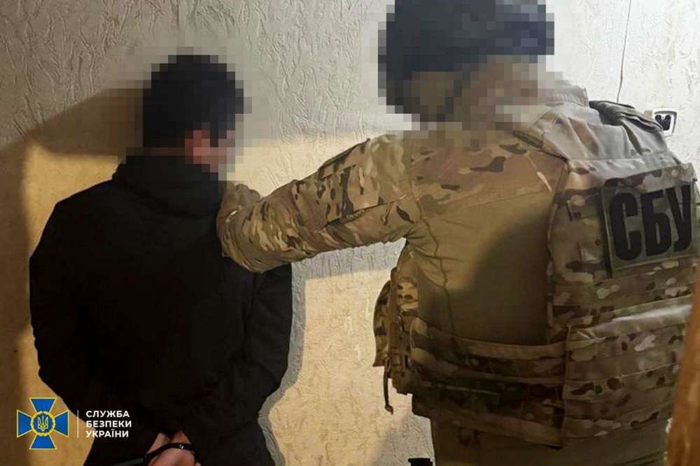 Співробітники продбази і пошти «зливали» ворогу дані про систему оборони на Дніпропетровщині і Донеччині