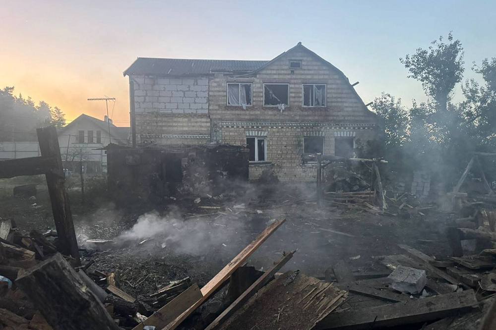 Горів будинок і авто, пошкоджено гаражі – масована атака на Київщину (фото)