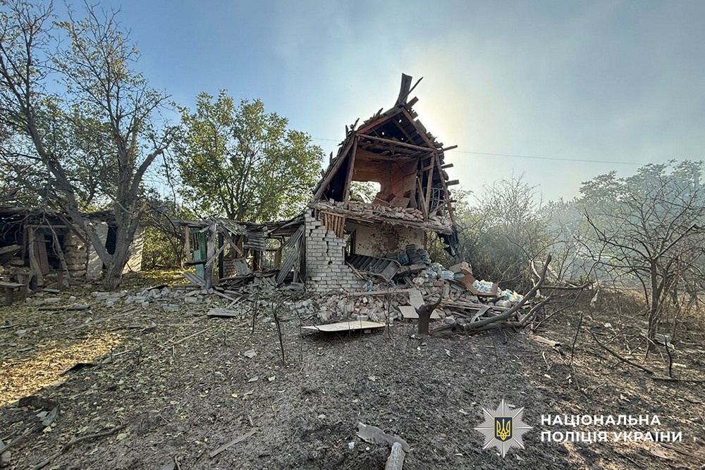 Троє вбитих, багато поранених, пошкоджено магазини, будинки, транспорт – 10 населених пунктів Донеччини перебували під вогнем (фото)