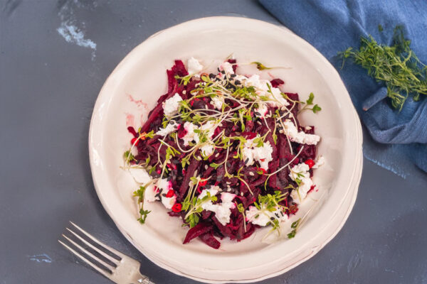 Рецепт дня: «Буряк із чорносливом і фетою» — класичний салат