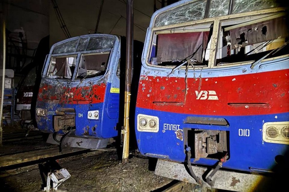 Нічна масова повітряна атака 7 жовтня: удари по залізниці та енергетиці, масштабні пожежі – все, що відомо (фото, відео) 1 Нічна масова повітряна атака 7 жовтня: удари по залізниці та енергетиці, масштабні пожежі – все, що відомо (фото, відео)