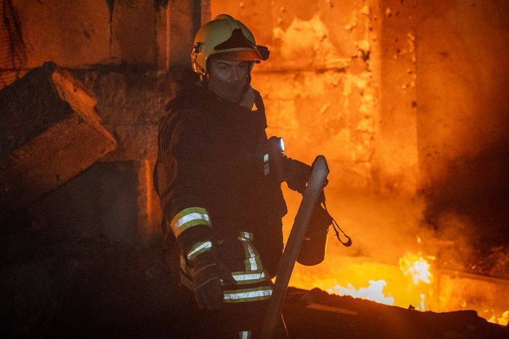 Нічна повітряна атака 11 жовтня триває вранці: знову удари по енергетиці – все, що відомо (фото, відео)