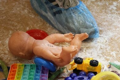 Вся квартира була заповнена паром – у Миколаєві двоє маленьких дітей залишились без нагляду і загинули, поки мати пиячила