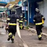 Двоє загиблих, багато поранених, горіли торгові павільйони – окупанти обстріляли Херсон з артилерії (фото)