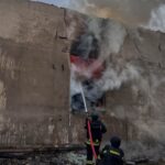 Ворогом здійснена чергова нічна повітряна атака 17 жовтня. Вона розпочалася ввечері напередодні і триває досі. Окупантами запущено десятки безпілотників. Скидають бомби. На жаль, не обійшлося без постраждалих і руйнувань. Ворог знову бив по енергетиці.