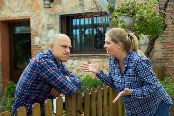 Високий паркан між сусідами — у яких випадках доведеться заплатити штраф 9 Високий паркан між сусідами — у яких випадках доведеться заплатити штраф