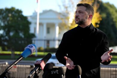 «Україна наблизилась до завершення війни» – заявив Зеленський, але подав законопроєкт про подовження воєнного стану