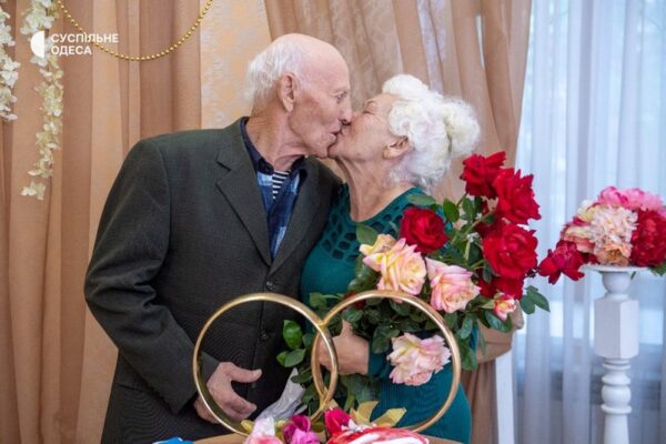 Їй 75, а йому – 83: одружилася пара переселенців, яка познайомилася на Дніпропетровщині (фото, відео) 7 Їй 75, а йому – 83: одружилася пара переселенців, яка познайомилася на Дніпропетровщині (фото, відео)
