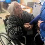 «Обкладала пляшками з гарячою водою свого вбитого чоловіка, думаючи, що він змерз»: історія 82-річної пані Людмили з Костянтинівки