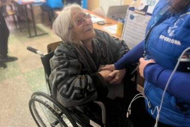«Обкладала пляшками з гарячою водою свого вбитого чоловіка, думаючи, що він змерз»: історія 82-річної пані Людмили з Костянтинівки