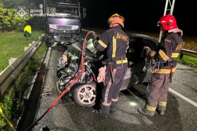 Влетіли під вантажівку і загинули: смертельна ДТП на Кіровоградщині – подробиці (фото)