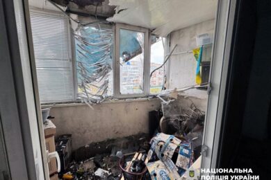 Жах на Херсонщині: 35 постраждалих, 100 понівечених будинків, автобуси, тролейбуси, депо, «швидкі», банки… (фото)
