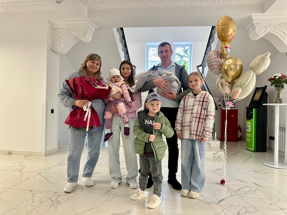 Жінка, якій діагностували безпліддя, народила 7-му дитину: неймовірна історія родини зі Львівщини (фото) Жінка, якій діагностували безпліддя, народила 7-му дитину: неймовірна історія родини зі Львівщини (фото)