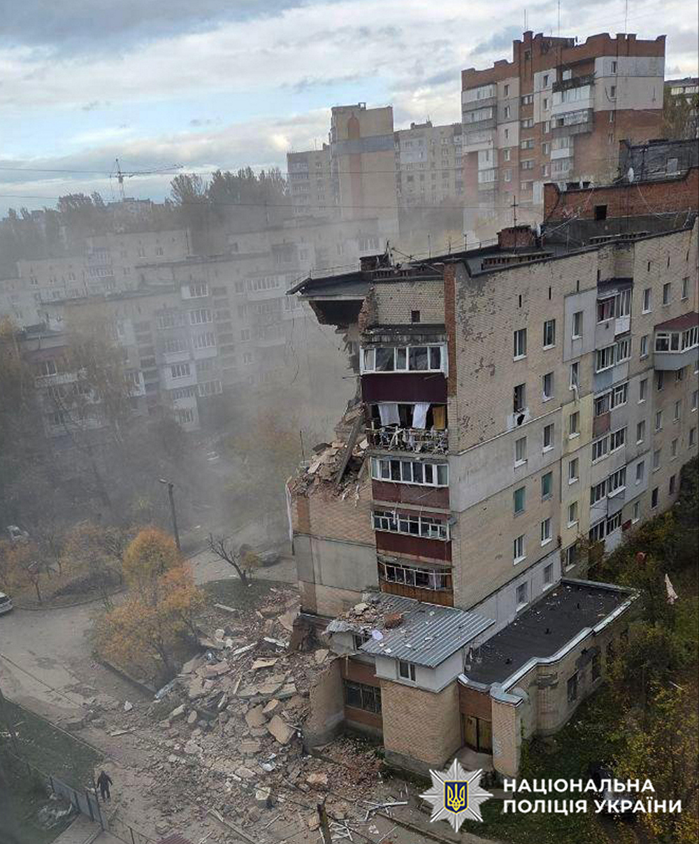 Вибух газу у Хмельницькому вщент знищив 3 поверхи багатоповерхівки – що відомо Вибух газу у Хмельницькому вщент знищив 3 поверхи багатоповерхівки – що відомо
