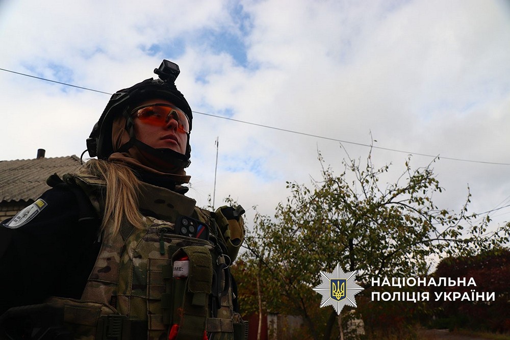 16 км босоніж та без їжі - “Білі янголи” евакуювали літнє подружжя яке рятувалось від обстрілів на Донечиині 16 км босоніж та без їжі - “Білі янголи” евакуювали літнє подружжя яке рятувалось від обстрілів на Донечиині