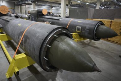 Застосування української далекобійної зброї президент обговорив з військовим командуванням