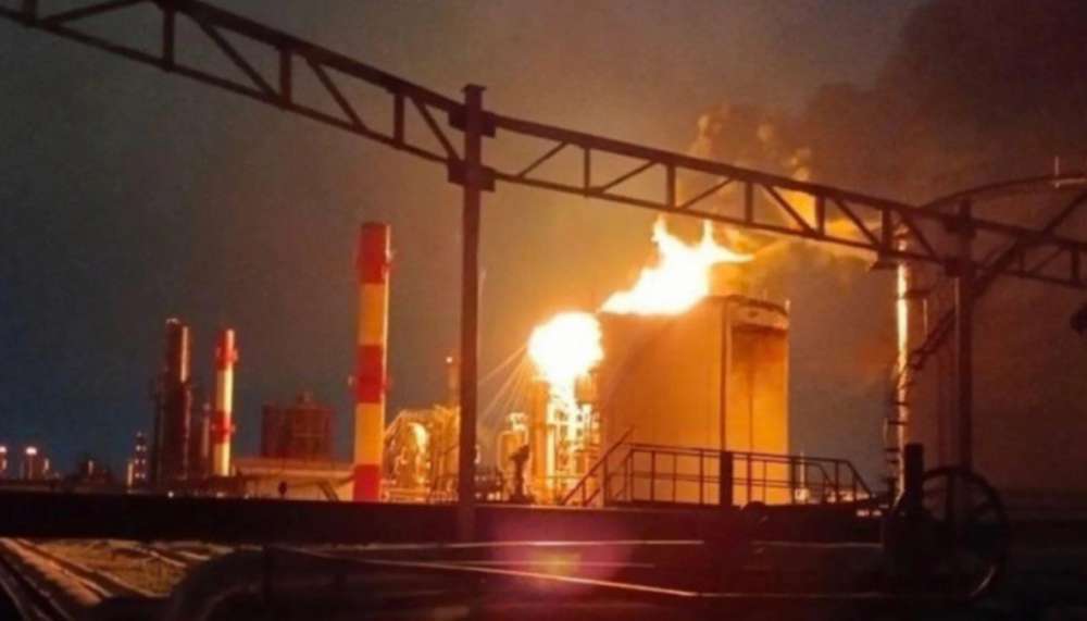Росія прикриває свої НПЗ антидроновими сітками: чи зможуть з ними впоратися українські БПЛА