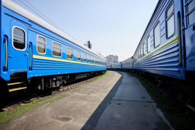 Ворог знову атакує залізницю: рух потягів через Сумщину організовано зміненими маршрутами