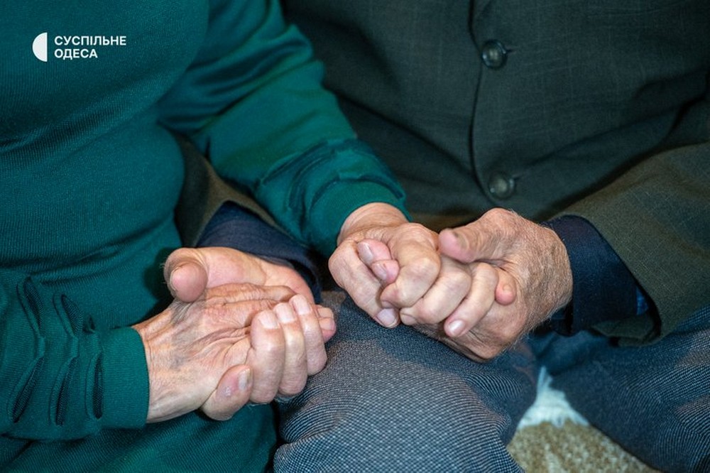 Їй 75, а йому – 83: одружилася пара переселенців, яка познайомилася на Дніпропетровщині (фото, відео)