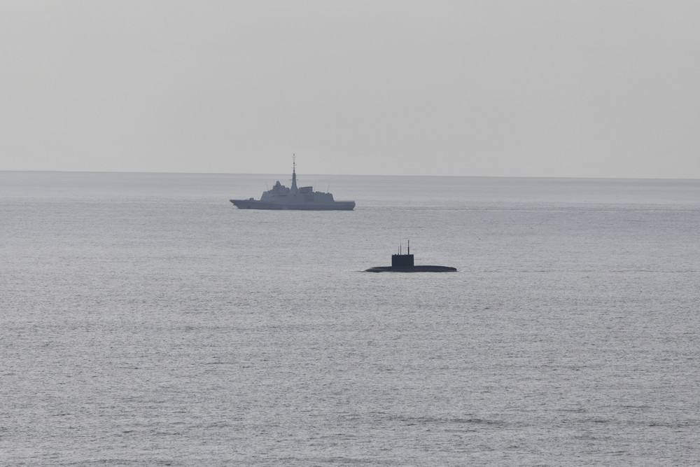 Біля Франції несподівано сплив російський підводний човен