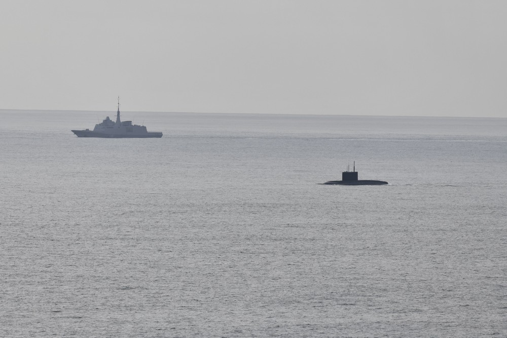 сплив російський підводний човен
