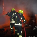 "Приліт" ракети біля багатоповерхівки у