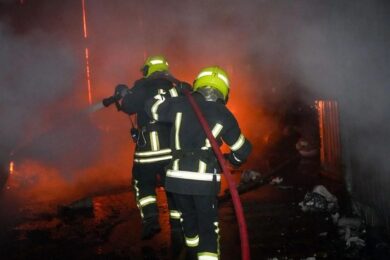 "Приліт" ракети біля багатоповерхівки у