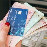 Зрадила довіру: колишня дівчина загиблого бійця викрала 250 000 грн з картки його бабусі – як її покарав суд на Закарпатті