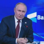 “Росіянам боляче спостерігати страждання українців” – Путін зробив низку цинічних заяв про війну в Україні