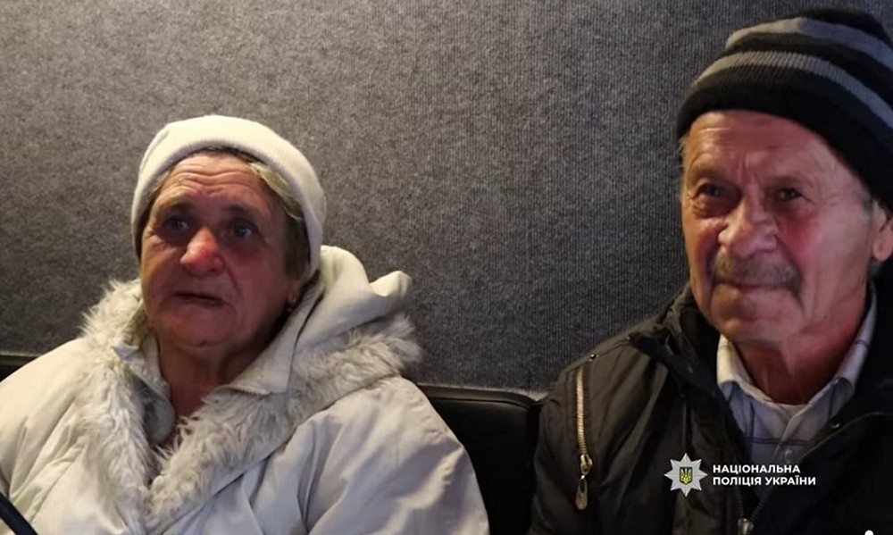 16 км босоніж та без їжі - “Білі янголи” евакуювали літнє подружжя яке рятувалось від обстрілів на Донечиині 16 км босоніж та без їжі - “Білі янголи” евакуювали літнє подружжя яке рятувалось від обстрілів на Донеччині
