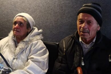 16 км босоніж та без їжі – “Білі янголи” евакуювали літнє подружжя, яке рятувалось від обстрілів на Донеччині