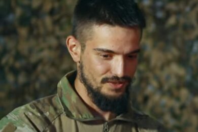«Бачу, біля мене чиясь рука піднімає гілку»: 22-річний воїн ЗСУ опинився віч-на-віч з ворогом і самотужки знищив 6-х окупантів (відео)