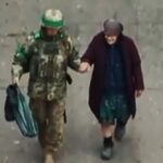 Зухвала операція з порятунку цивільних: військові ЗСУ пішки вивели бабусю і онука з прифронтового села (відео)