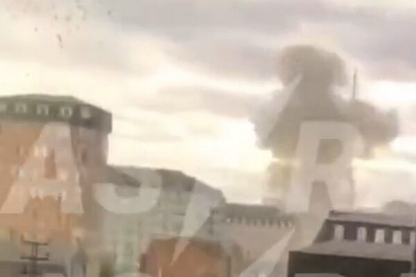 Сирени, вибухи і стрілянина: Сили Оборони уразили важливі стратегічні об’єкти ворога у Мордовії та Дагестані (відео) 9 На росії сьогодні теж спали не всі. У низці регіонів лунали сирени, було чутно вибухи та стрілянину. Україна, звісно, не била по дитячим садочкам і будинкам цивільних. Натомість Сили Оборони уразили важливі стратегічні об’єкти ворога. Влучання зафіксовано у Мордовії та Дагестані.