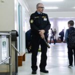 Президент підписав закон про заходи безпеки у школах: там може з’явитися поліція охорони