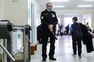 Президент підписав закон про заходи безпеки у школах: там може з’явитися поліція охорони
