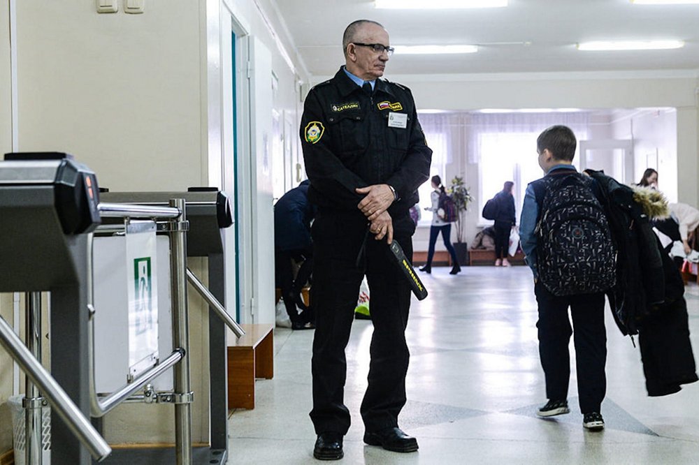 Президент підписав закон про заходи безпеки у школах: там може з'явитися поліція охорони 1 Президент підписав закон про заходи безпеки у школах: там може з'явитися поліція охорони