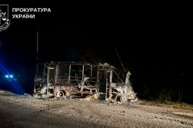 Ворог вдарив по автобусу з людьми на Сумщині: серед постраждалих дитина 23 Ворог вдарив по автобусу з