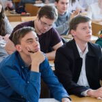 Скільки українських учнів хочуть виїхати за кордон – результати опитування
