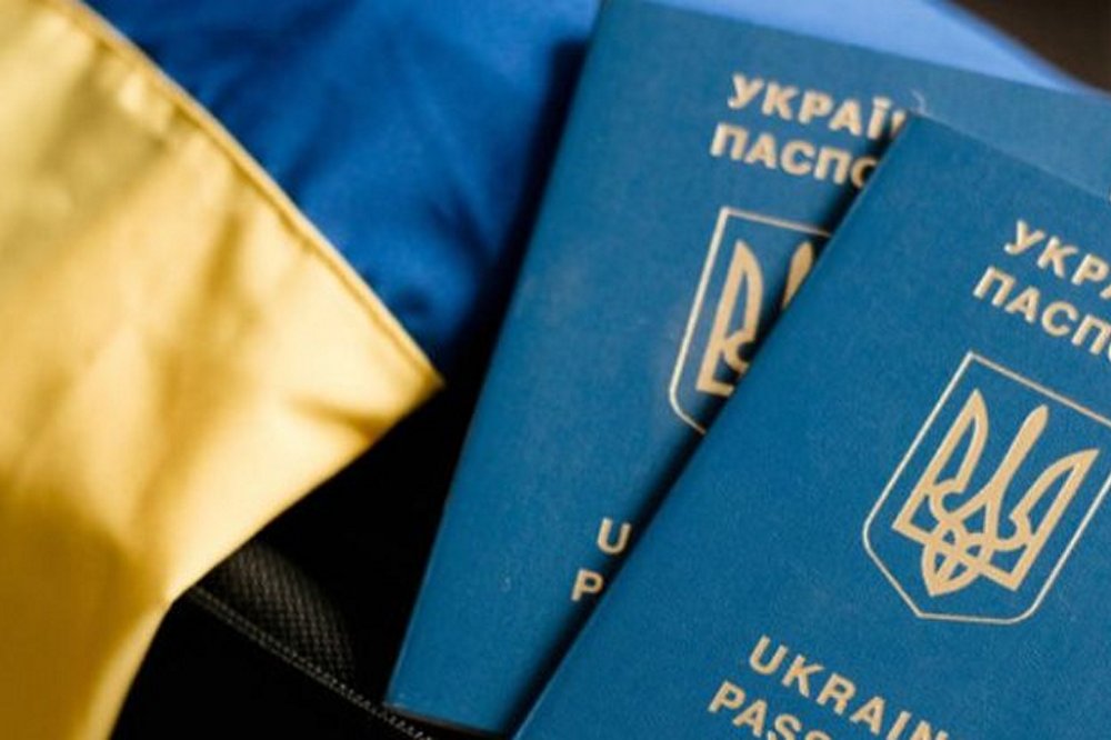 Виїзд чоловіків 18-22 років за кордон - кого не випускають і які документи потрібні