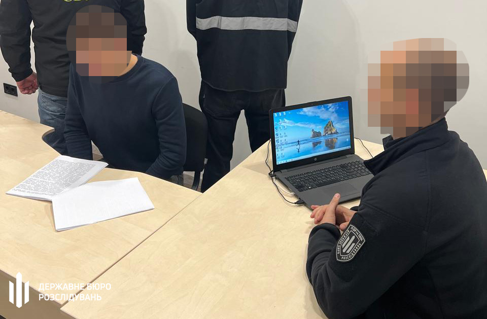 Майже рік платив "мертвим душам" - затримано начальника фінслужби військової частини на Київщині Майже рік платив "мертвим душам" - затримано начальника фінслужби військової частини на Київщині